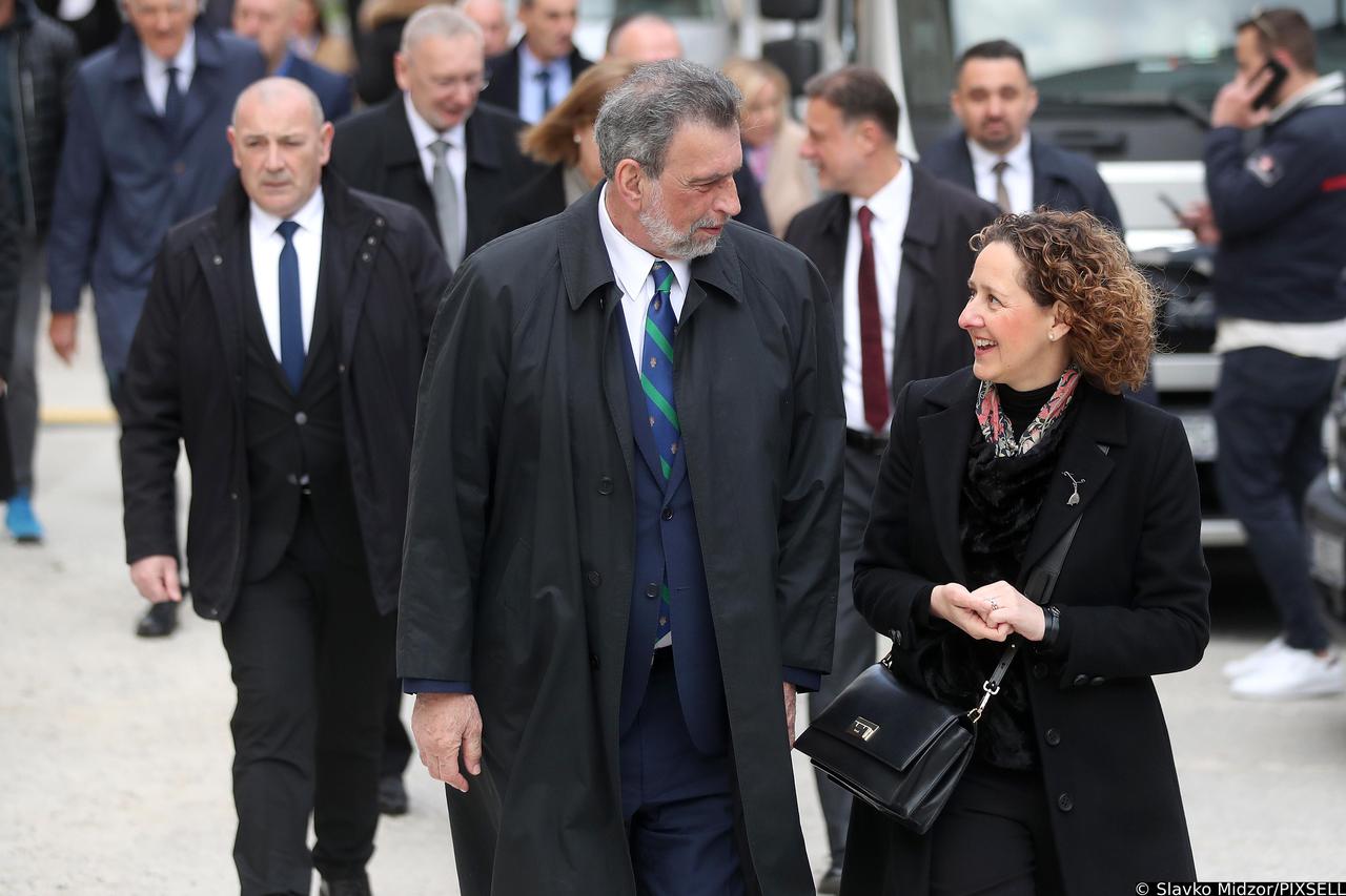 Zagreb: Brojni političari na uskrsnoj misi