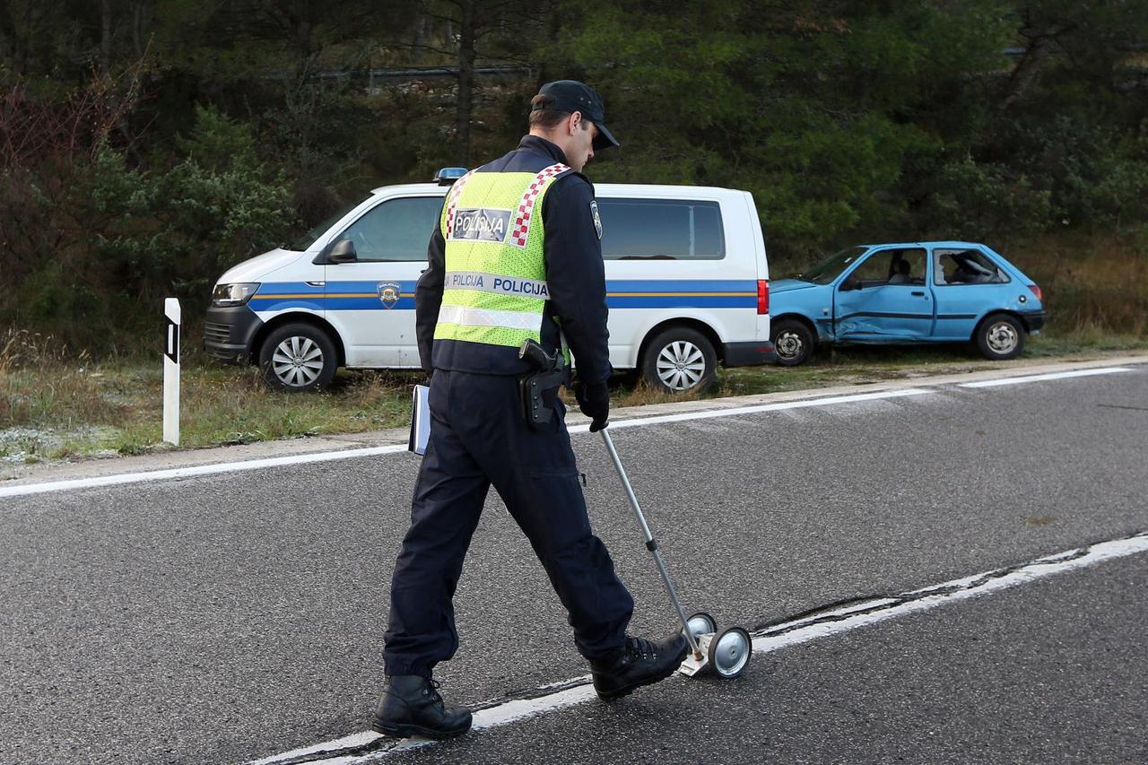 Grebaštica: Automobilom sletio s ceste, policijski očevid u tijeku