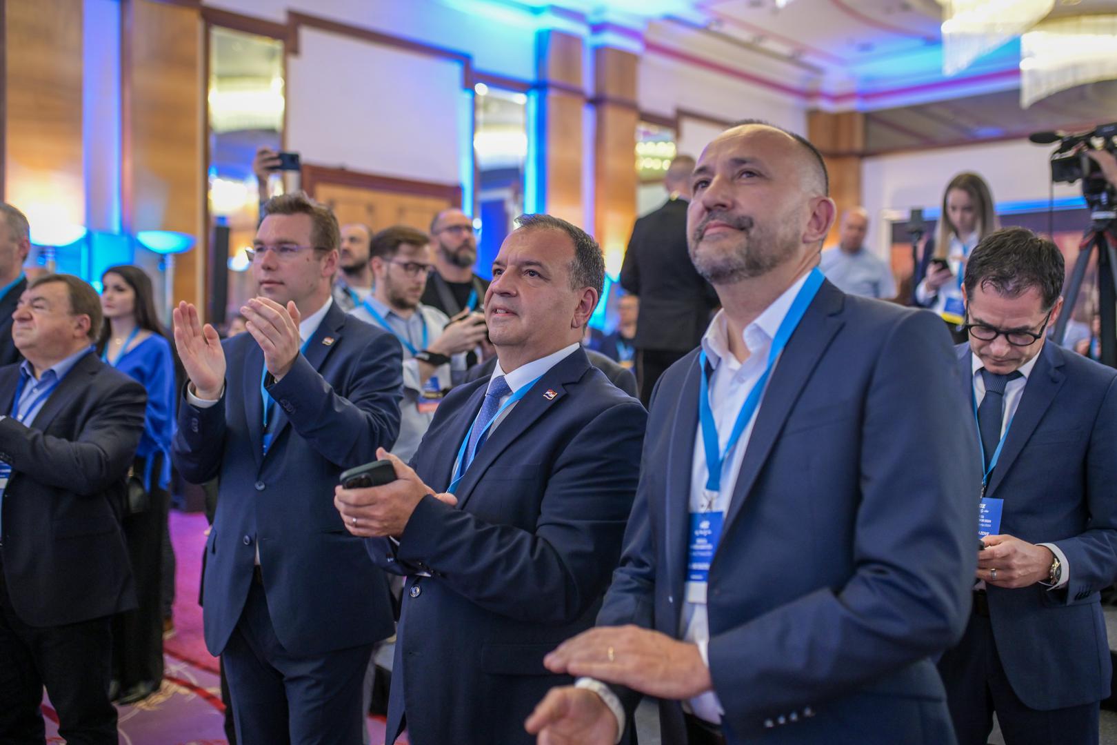 U Stožeru HDZ-a Marko Pavić, ministar zdravstva Vili Beroš i Hrvoje Zekanović tijekom objave izlaznih anketa