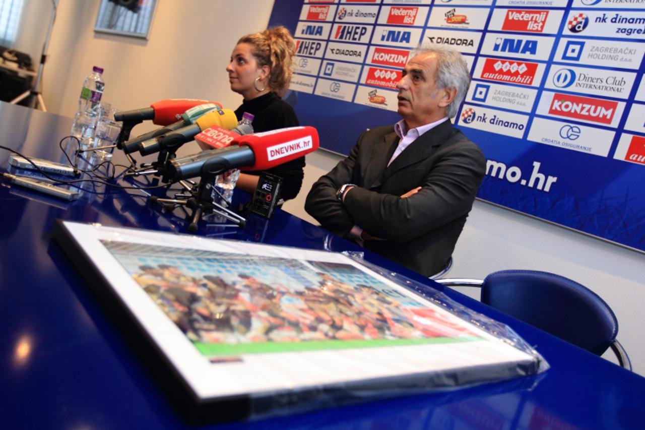 '15.06.2010., Zagreb - Vahid Halilhodzic trener NK Dinama , na press konferenciji govorio je o pripremi momcadi za utakmicu protiv Hajduka. Photo: Zeljko Lukunic/PIXSELL'