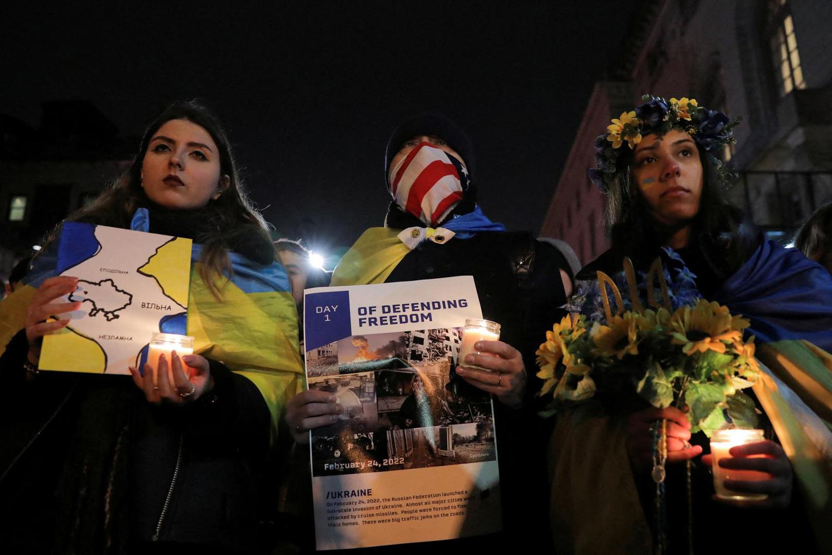 People attend a candlelight vigil in front of the Russian embassy marking the one year anniversary of the Russian invasion of Ukraine, in New York City, New York, U.S. February 23, 2023. REUTERS/Irynka Hromotska NO RESALES. NO ARCHIVES Photo: Stringer/REUTERS