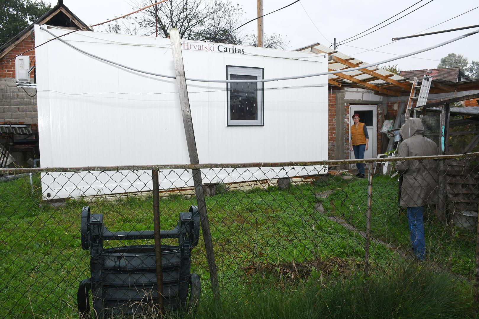 07.11.2023.,Glina, Majske Poljane - Obilazak obnovljenih kuca od strane drzave, onih koje su obnovljene donacijama, ali i ljude koji su i dalje u kontejnerima. Glina, Vesna Nikolozo. Photo: Nikola Cutuk/PIXSELL