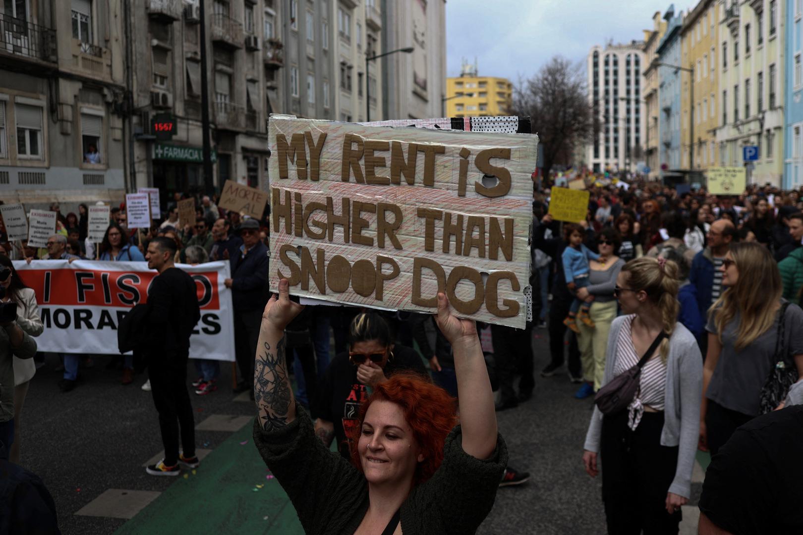 A woman carries a placard during a demonstration for the right to affordable housing in Lisbon, Portugal, April 1, 2023. REUTERS/Pedro Nunes Photo: PEDRO NUNES/REUTERS