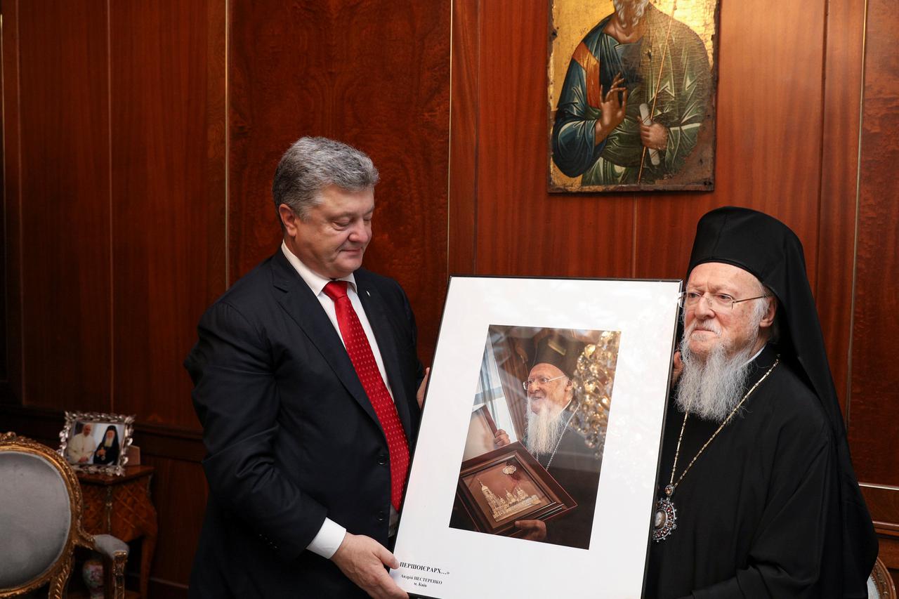 Petro Porošenko i ekumenski patrijarh Bartolomej potpisali su sporazum o suradnji
