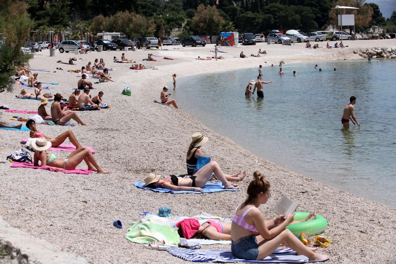Split: Spas od vrućine mnogi pronašli na gradskim plažama