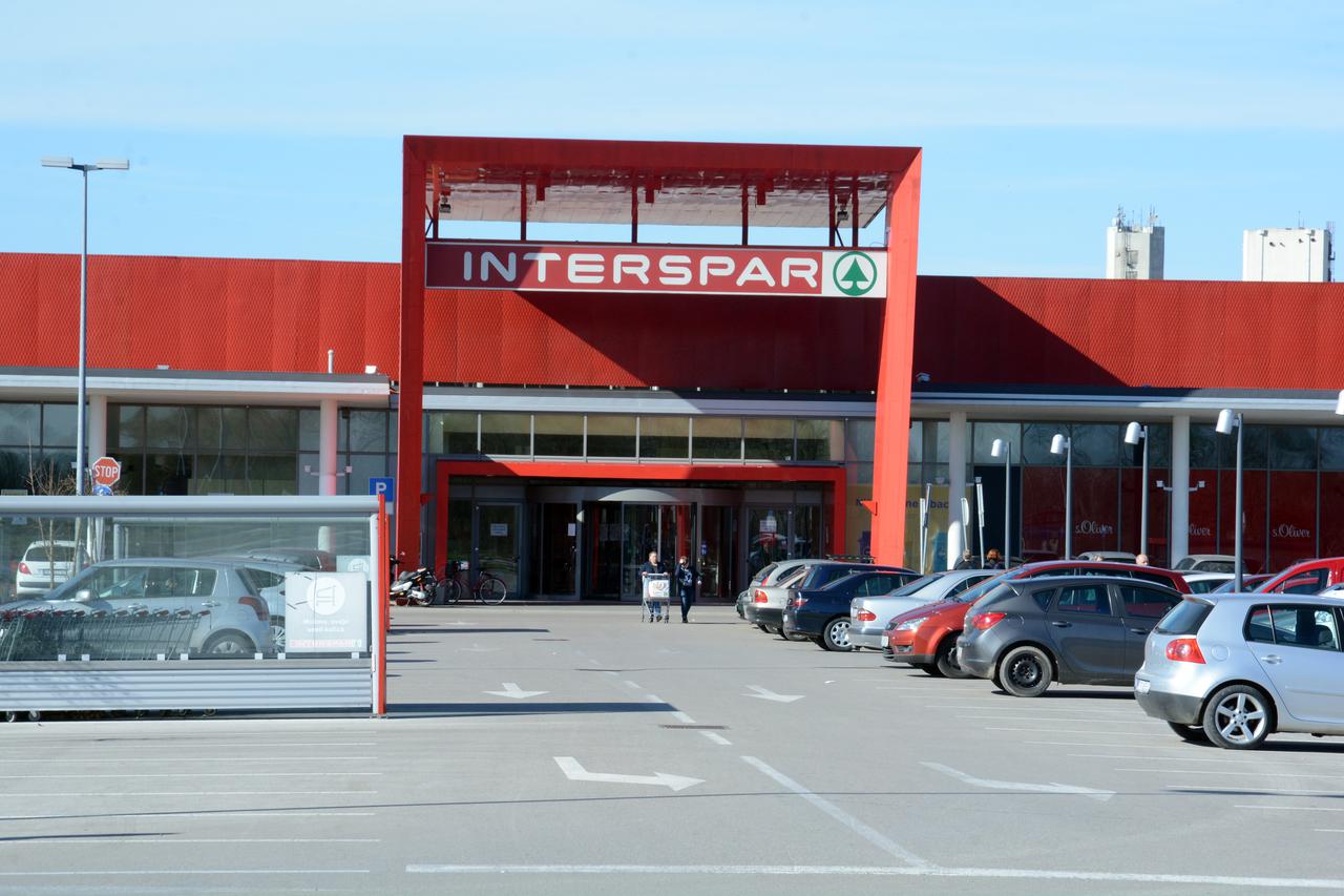 Sisak: Hipermarket Interspar