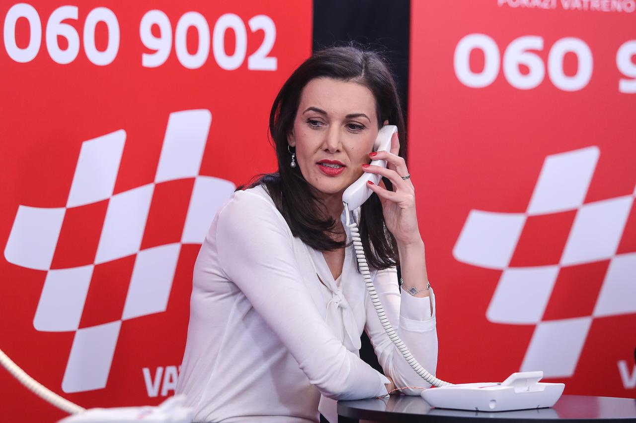 Zagreb: Poznati na humanitarnoj večeri Vatreno srce u call centru primali pozive građana