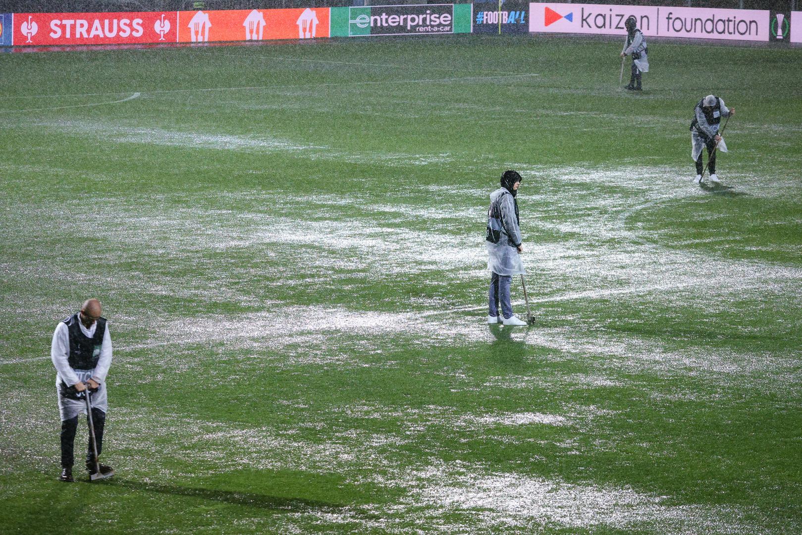 Utakmica Rijeke i Sparte iz Praga u Konferencijskoj ligi prekinuta je u 13. minuti kod rezultata 0:0 zbog obilne kiše koja čitavog dana natapa grad