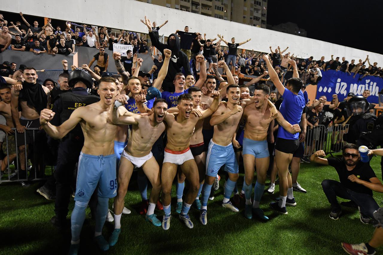 Šibenik: Bakljada na Šubićevcu, na teren utrčao i navijač