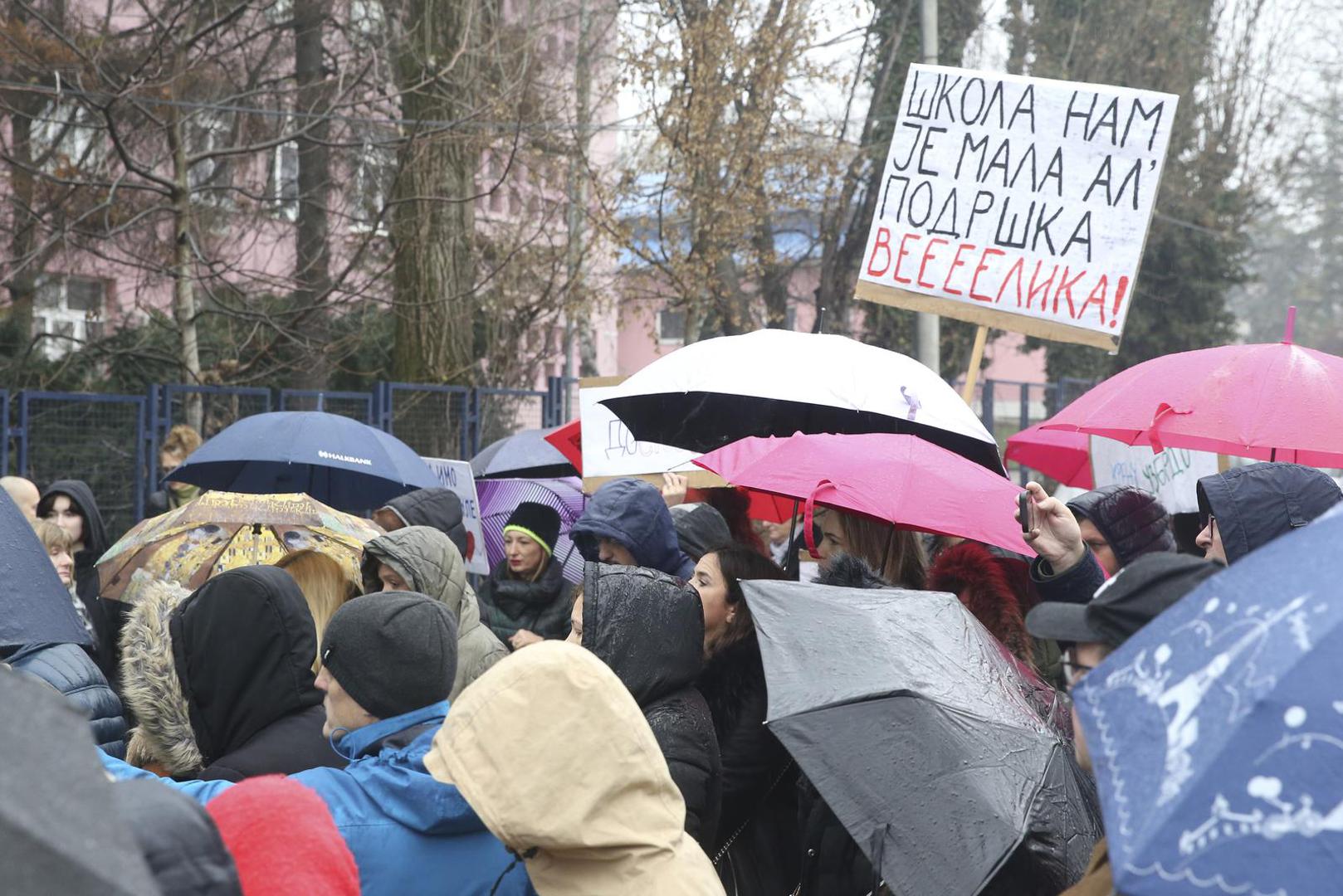 24, January, 2025, Belgrade - Support from parents and former students for teachers at the "Djura Danicic" Elementary School. Photo: F.S./ATAImages24, januar, 2025, Beograd - Podrska roditelja i bivsih djaka nastavnicima OS "Djura Danicic". Photo: F.S./ATAImages Photo: F.S./ATAImages/PIXSELL