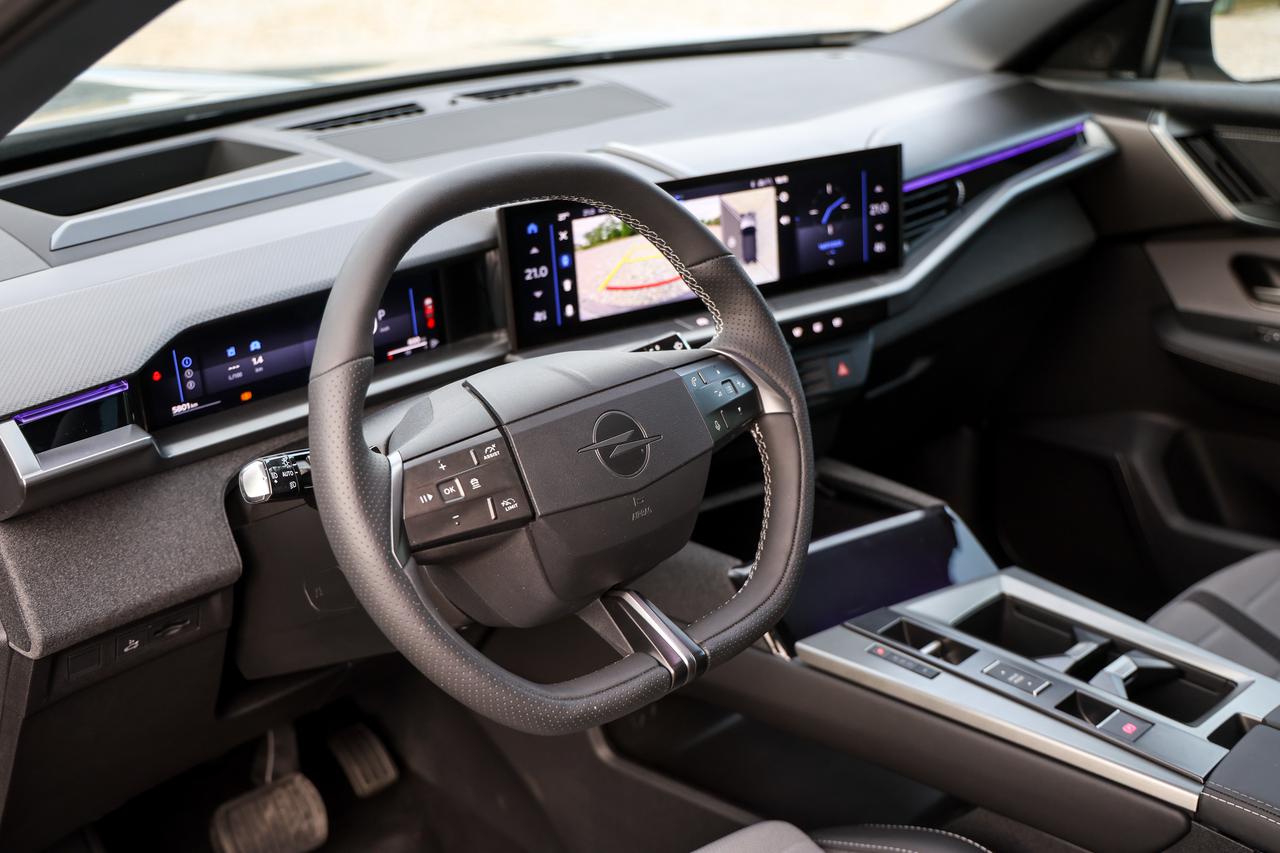 Zagreb:  Test automobila Opel Grandland Hybrid