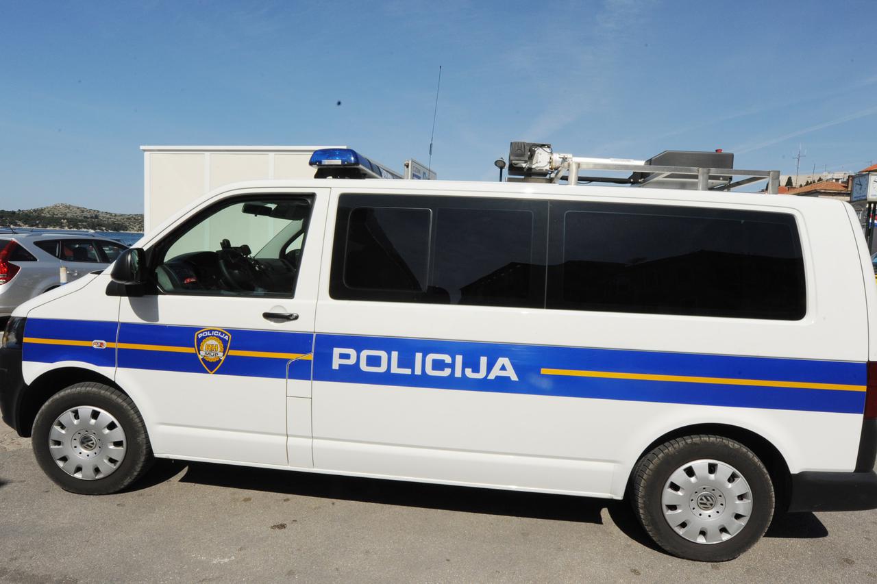 policija