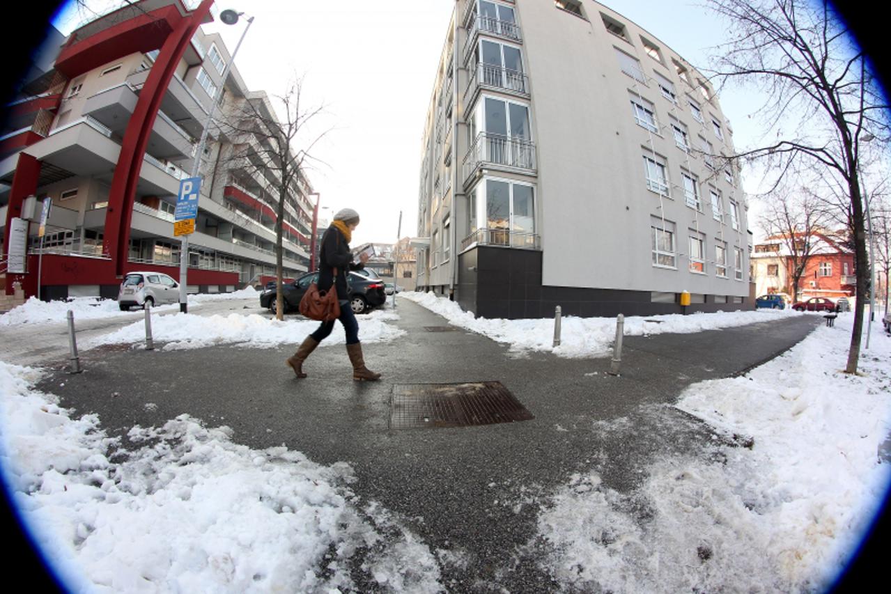'12,12.2012. Zagreb- Buzanova ulica u kojoj stanuje gradonacelnik Milan Bandic Photo: Boris Scitar/VLM'