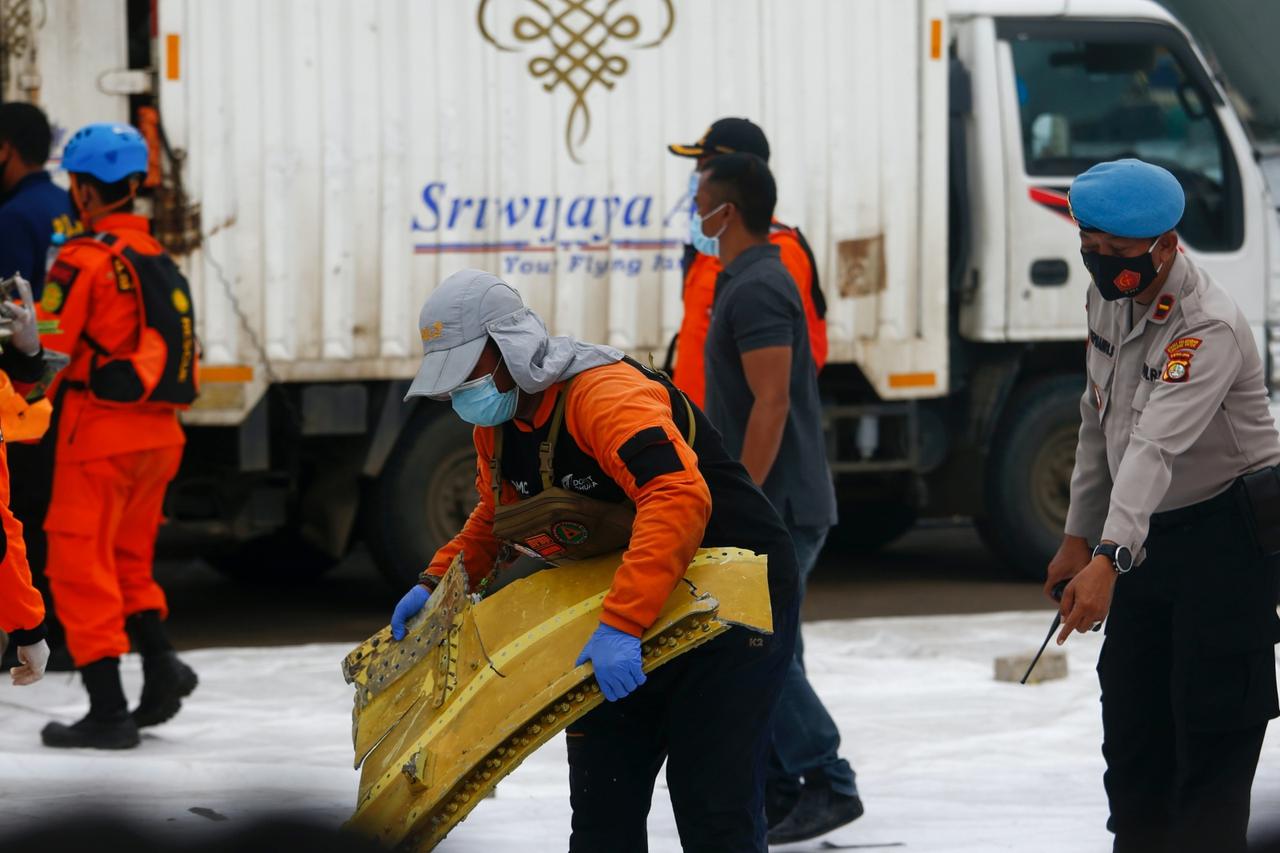 Suspected remains of Sriwijaya Air flight SJ 182 at Jakarta International Container Terminal port