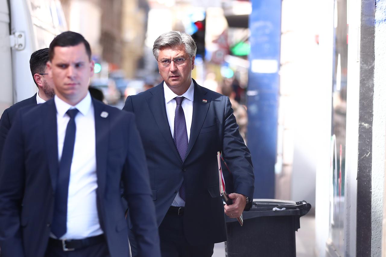 Zagreb: Članovi HDZ-a dolaze na sjednicu Predsjedništva stranke