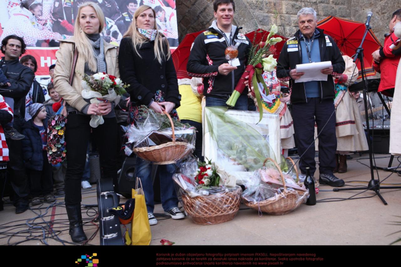 \'21.03.2011. Zagreb -  Gracani, svecani docek svjetskog prvaka u skijanju Ivice Kostelica i skijaske ekipe od Gracanaca.Janica Kostelic,Ante Kostelic,Elin Margret Arnarsdottir,  Photo: Robert Anic/PI