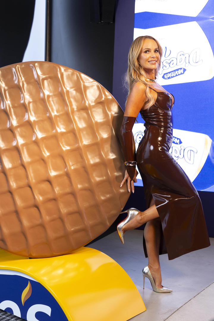 Holden je 2006 rodila svoje prvo dijete s tadašnjim zaručnikom, glazbenim producentom Chrisom Hughesom za kojeg se udala dvije godine kasnije. 