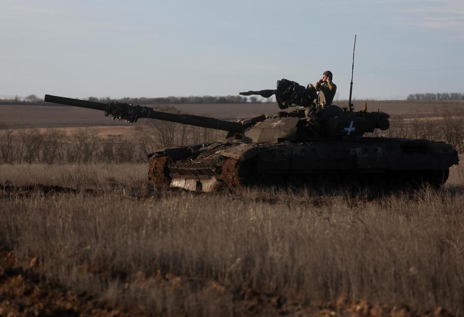 The Ukrainian Army live and fight in the winter in Southern Donbas