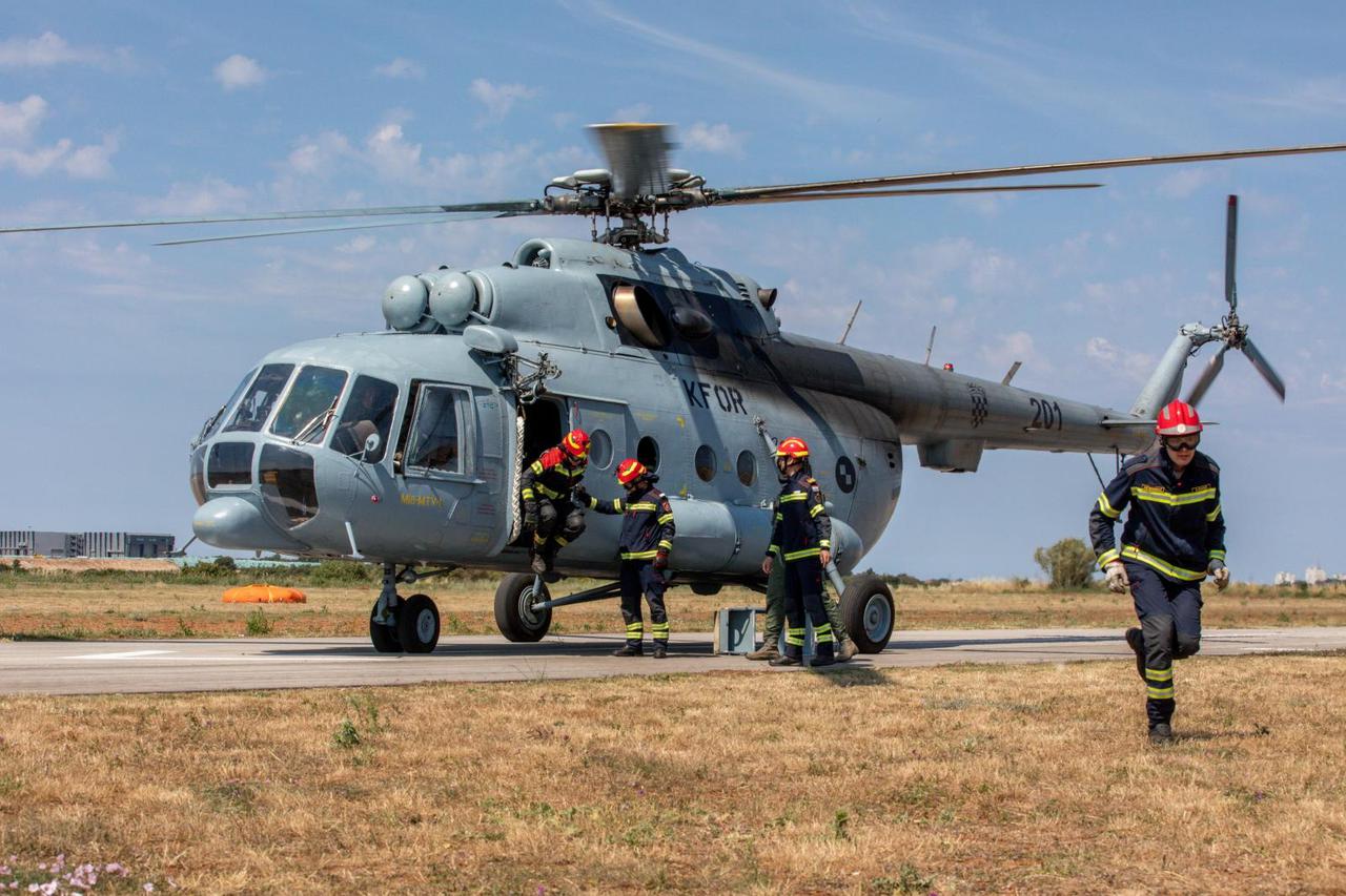Medulin: Vatrogasna vježba s helikopterom HV-a