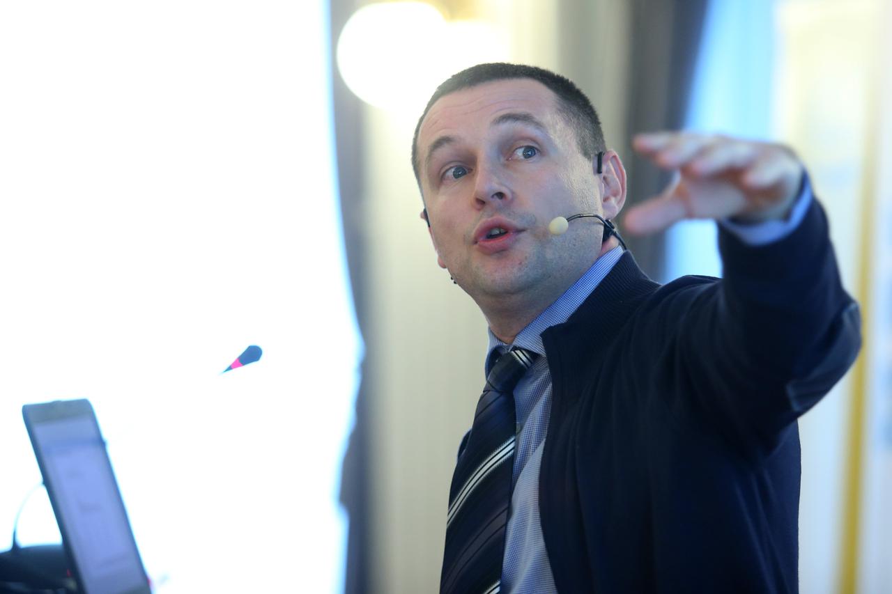 05.03.2014., Zagreb - U velikoj dvorani u Hrvatskom novinarskom drustvu odrzana je tribina Nacionalnog foruma i HSLS-a na temu: Istine i cinjenice o radu hrvatskih predstavnika u EU parlamentu. Mato Palic. Photo: Sanjin Strukic/PIXSELL