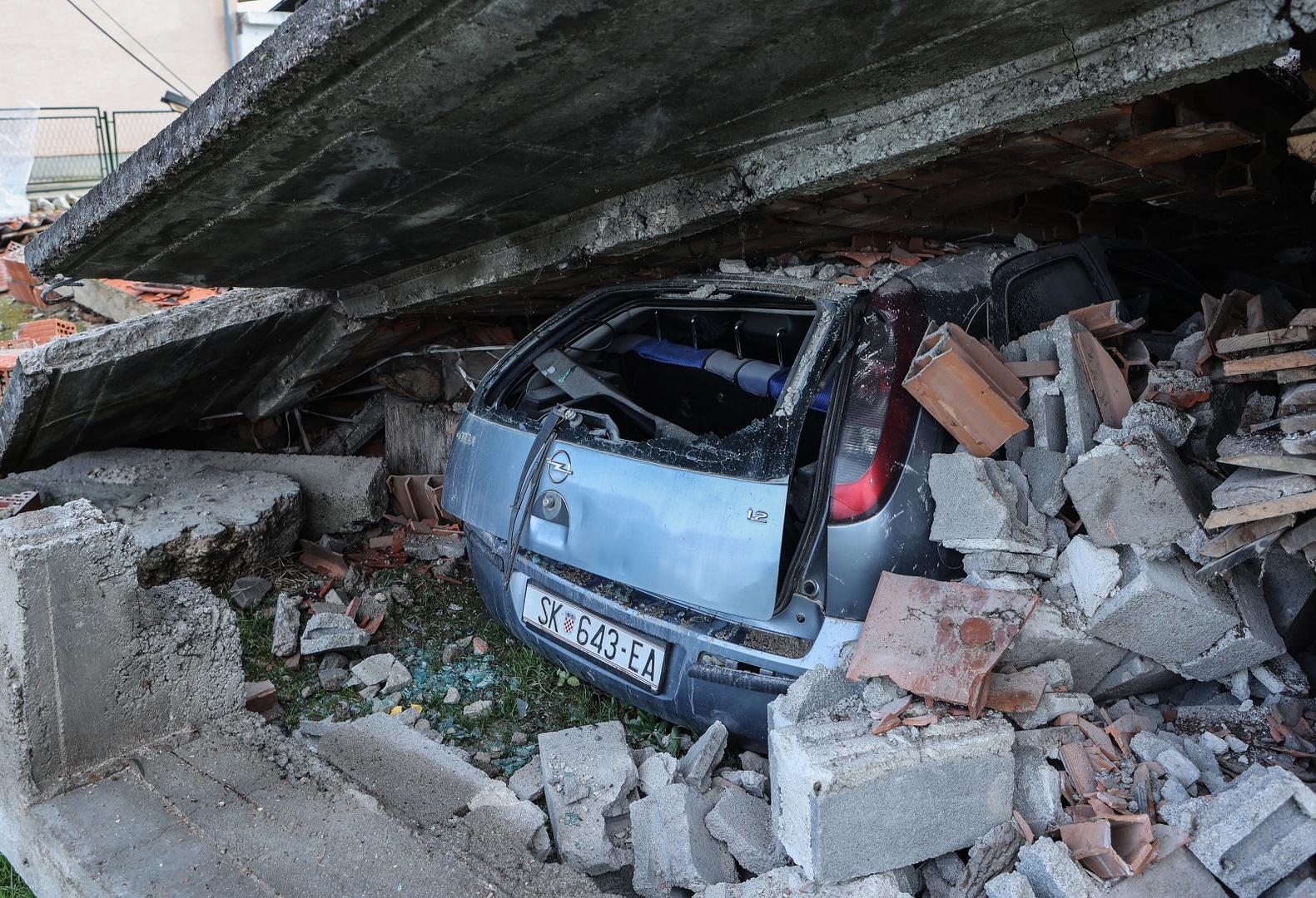 01.01.2021., Petrinja - Posljedice razornog potresa koji je pogodio grad Petrinju. Zatrpan automobil pod rusevinama.Photo: Marko Prpic/PIXSELL
