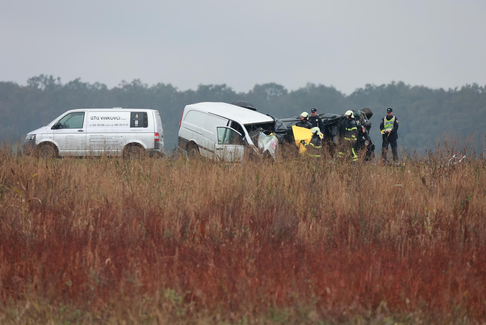 11.11.2023., Osijek - Ministar obrane Mario Banozic sudjelovao je jutros u prometnoj nesreci u kojoj je poginula jedna osoba. Ministar je upravljao osobnim vozilom koje se sudarilo s kombijem. Vozac kombija je poginuo. Vatrogasci su iz kombija izvukli tijelo poginulog vozaca. Photo: Davor Javorovic/PIXSELL