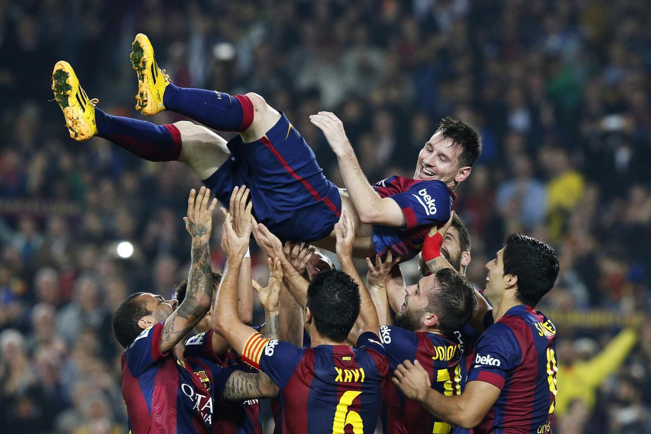 ATTENTION EDITORS - REUTERS PICTURE HIGHLIGHT TRANSMITTED BY 2125 GMT ON NOVEMBER 22, 2014   BAR11R Barcelona's Lionel Messi celebrates his second goal with teammates during their Spanish first division soccer match against Sevilla at Nou Camp stadium in 