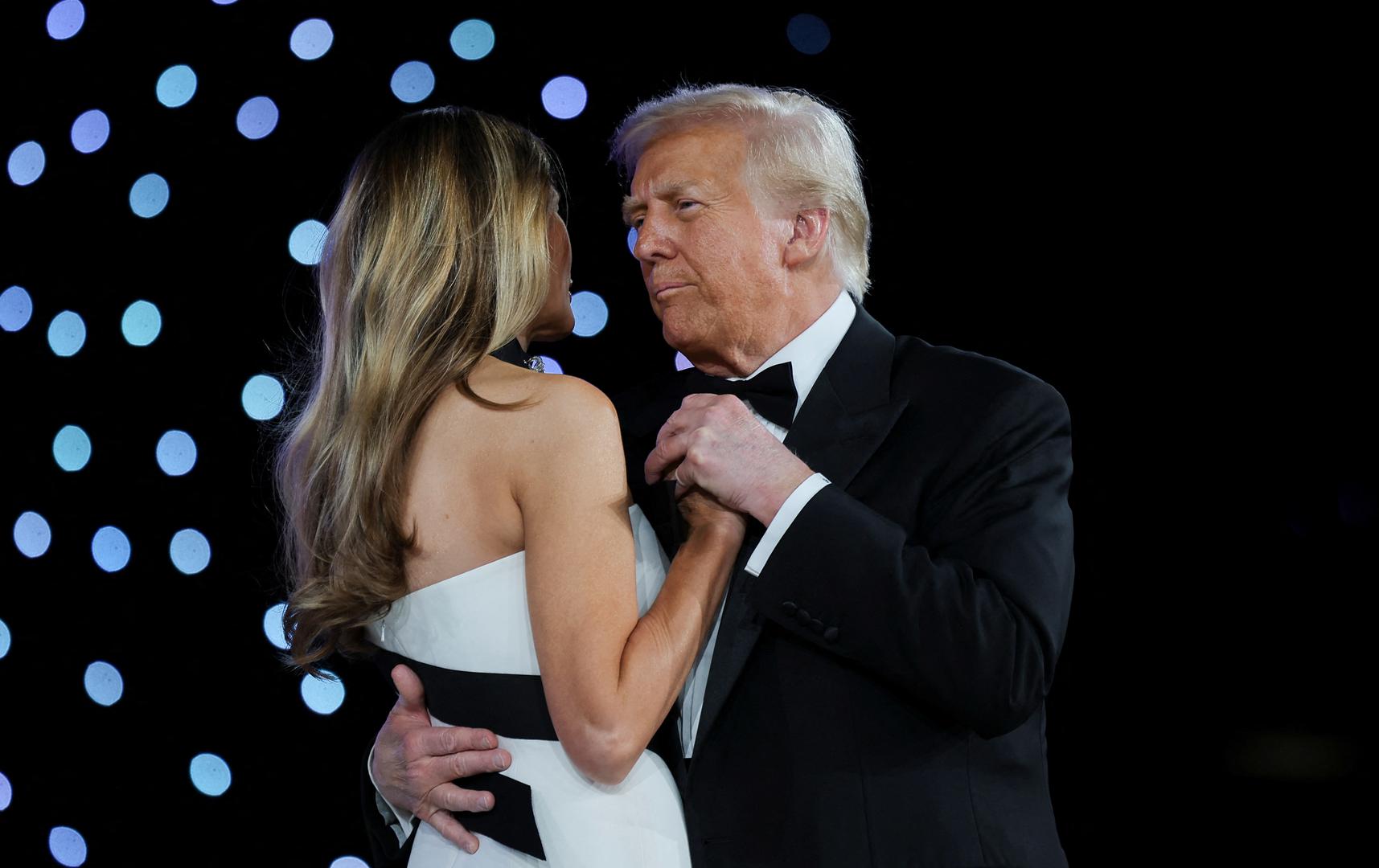Prva dama Sjedinjenih Američkih Država, Melania Trump, zablistala je na inauguracijskom balu gdje je s predsjednikom Donaldom Trumpom otvorila večer njihovim prvim plesom kao predsjedničkim parom u novom mandatu.
