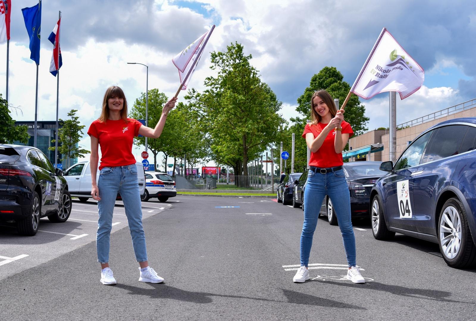 30.05.2021., Zagreb - U organizaciji ''E.V.A. BLUE'' na Aveniji Veceslava Holjevca odrzana automobilisticka manifestacija ''Nikola Tesla EV Rally Croatia 2021'', u kojoj je sudjelovalo oko 20 elektricnih vozila.Photo: Bruno Fantulin/PIXSELL