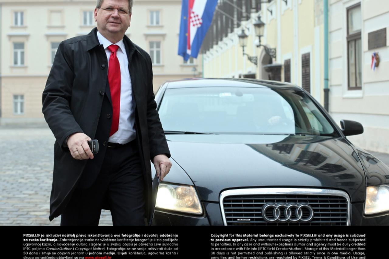 '13.03.2013., Zagreb - Dolazak ministara na redovitu sjednicu Vlade Republike Hrvatske. Mirando Mrsic. Photo: Sanjin Strukic/PIXSELL'