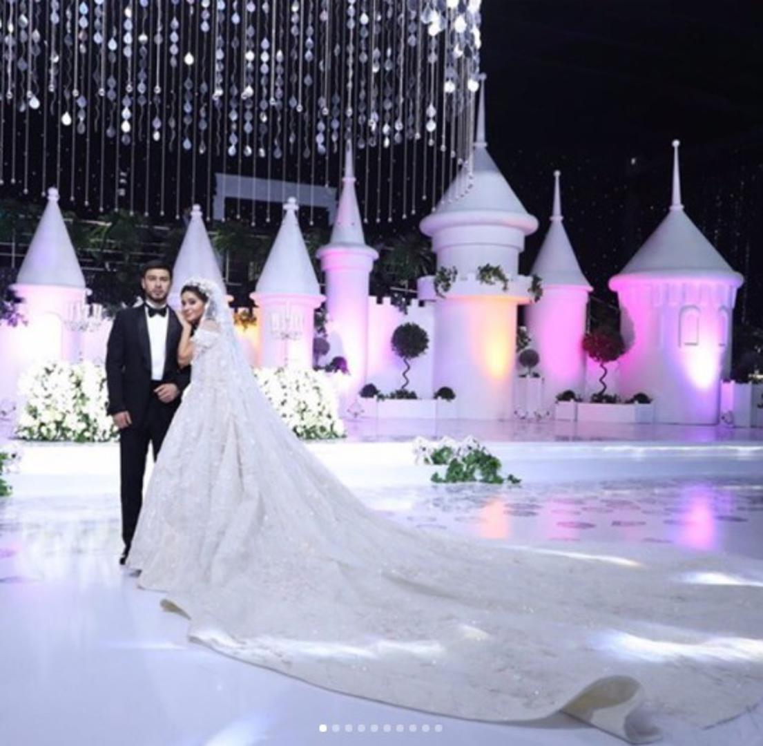 Ruski milijarder Ališer Usmanov (64), jedan od Arsenalovih suvlasnika, organizirao je u uzbekistanskom glavnom gradu Taškentu raskošnu svadbu svojoj nećakinji Ganji Usmanovoj (24) koja se udala za tenisača Vaju Uzakova (29).