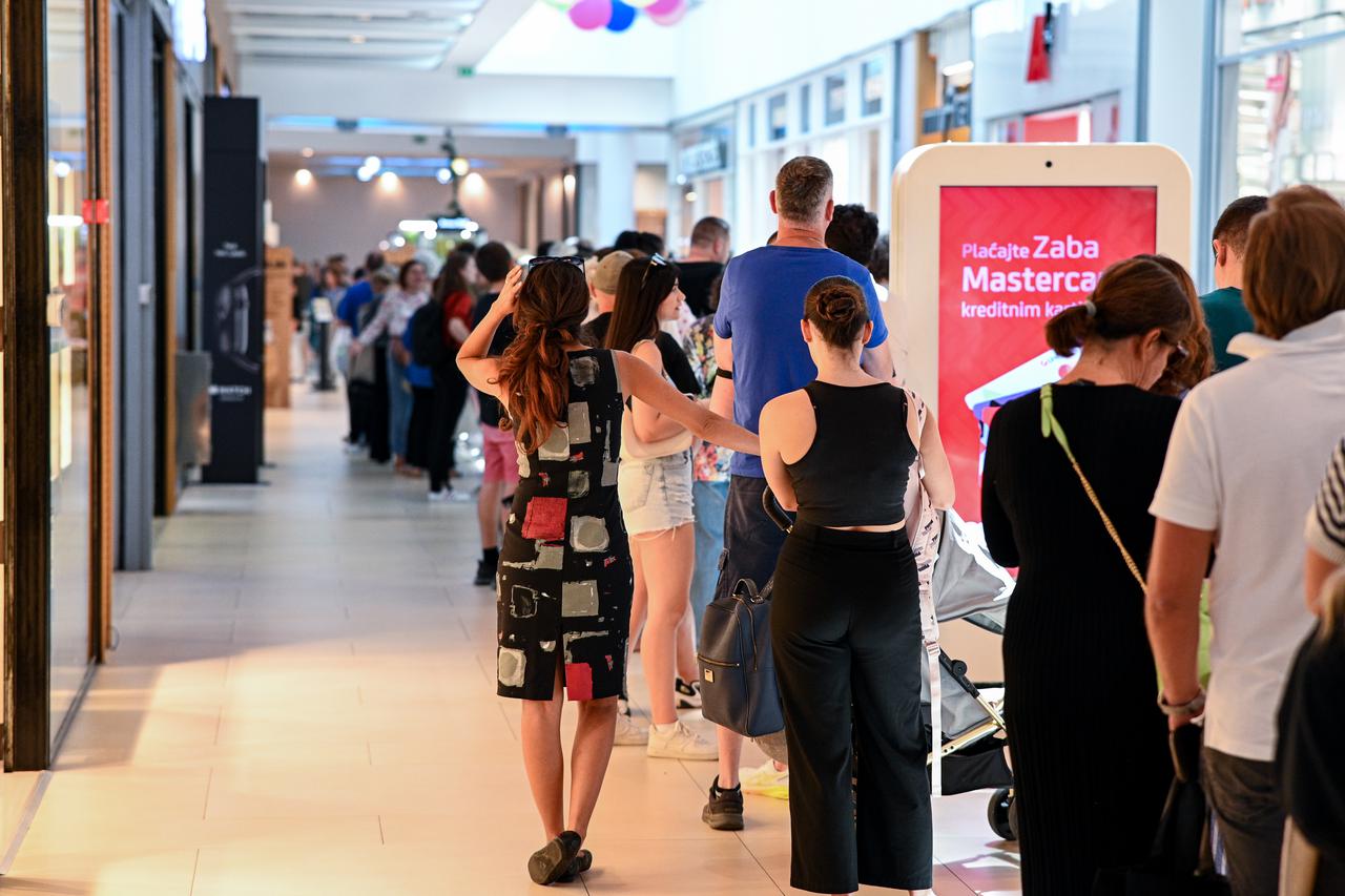 Zagreb: King Colis Pop-up trgovina s misterioznim paketima u trgovačkom centru Avenue Mall