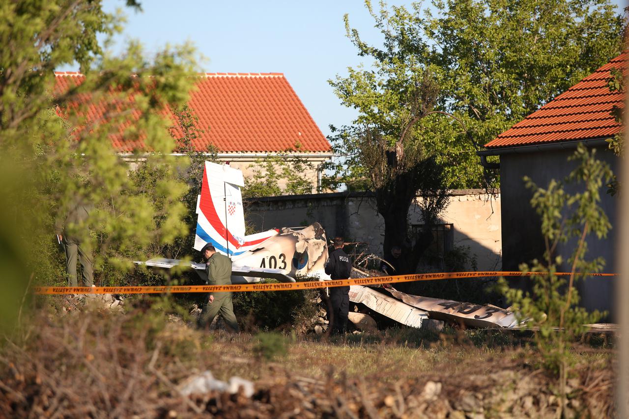 U padu vojnog školskog aviona poginula dva pripadnika HRZ-a