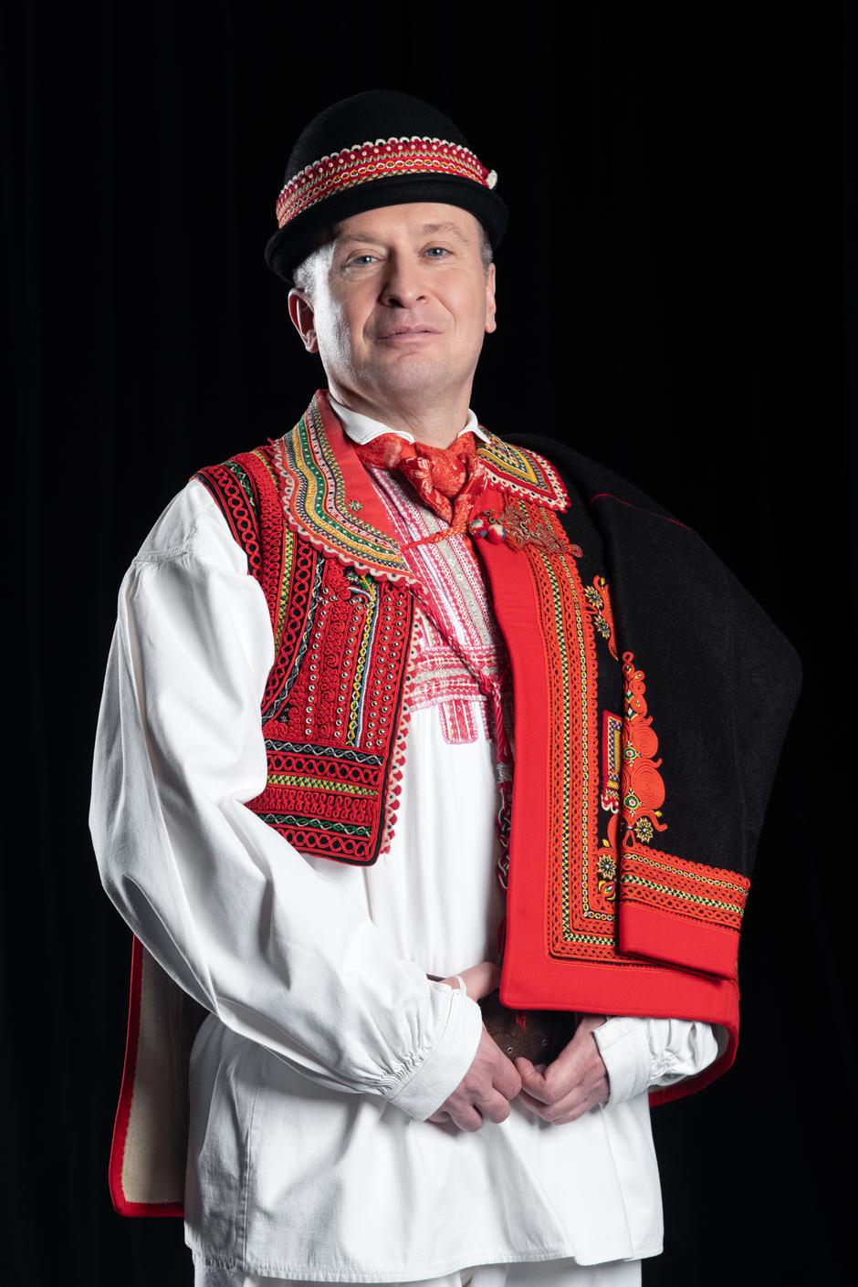 Prvaci i koncertni majstori Ansambla LADO