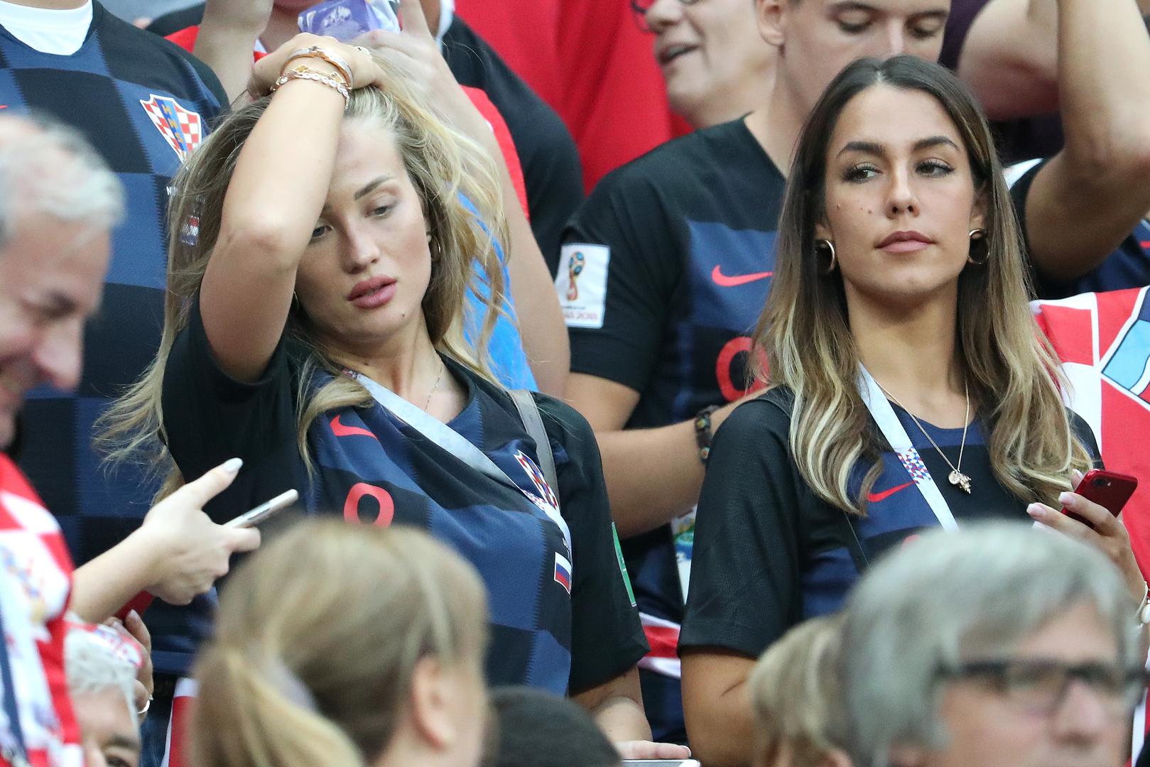 Zanosna supruga reprezentativca Matea Kovačića utakmicu je gledala u društvu prijateljice.