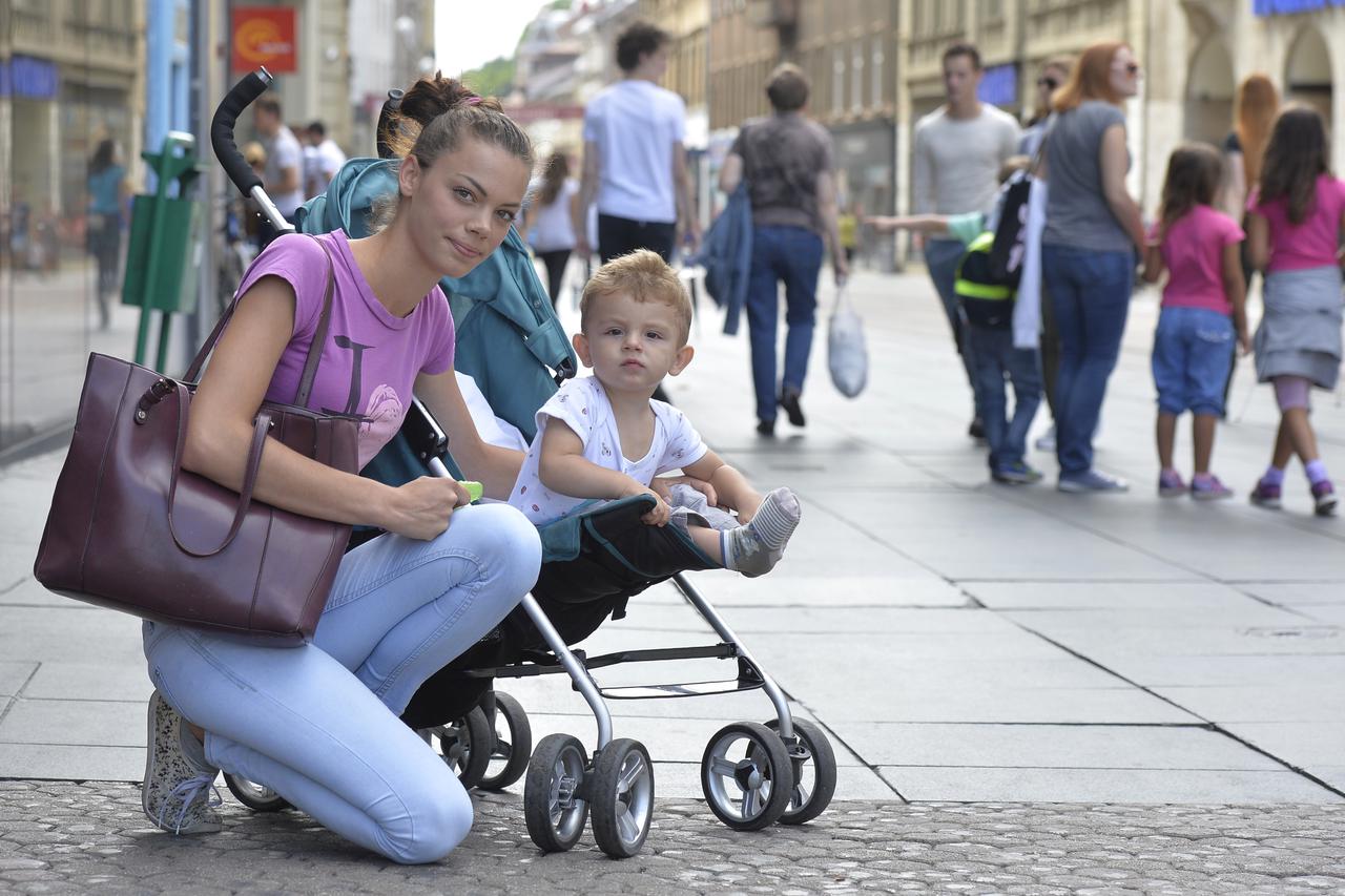 29.07.2015., Zagreb - Nakon par godina rodjeno je vise beba u zagrebu nego sto je umrlo starijih osoba. Prica sa mamama kako je danas imati djete, financije, koliko pomaze grad, koliko drzava.   Photo: Marko Lukunic/PIXSELL