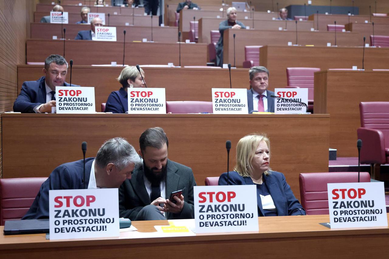 Zagreb: Sabor raspravlja o paketu građevinskih zakona