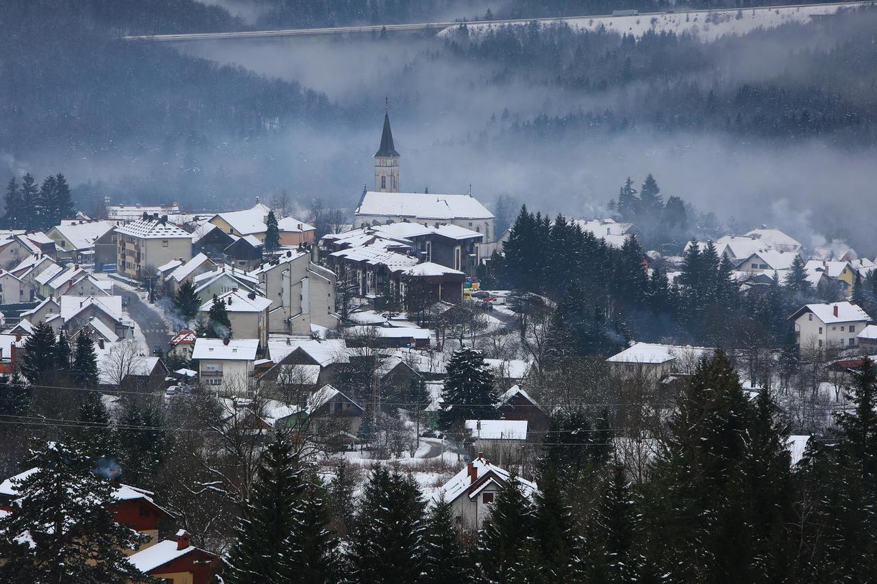 Vrbovsko i okolica prekriveni su snijegom
