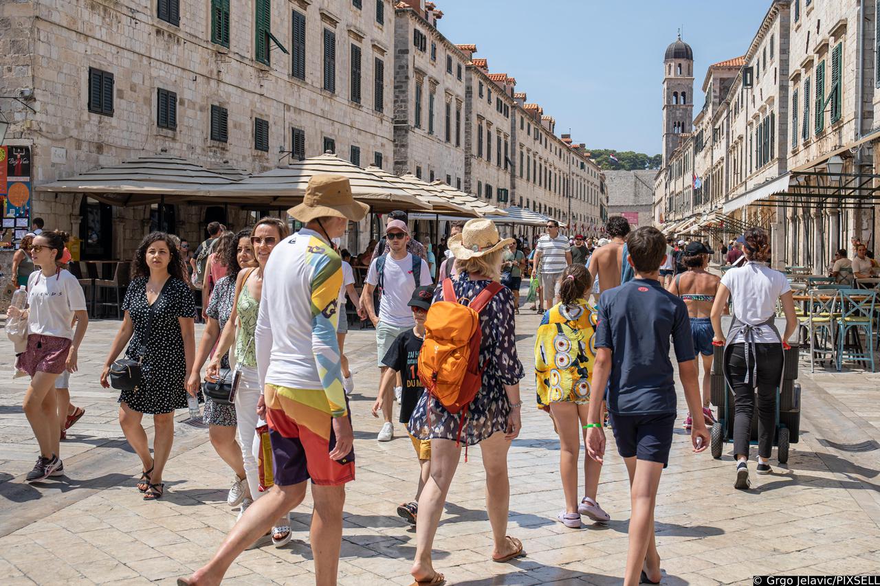 Dubrovnik: Veliki broj turista unutar povijesne jezgre grada