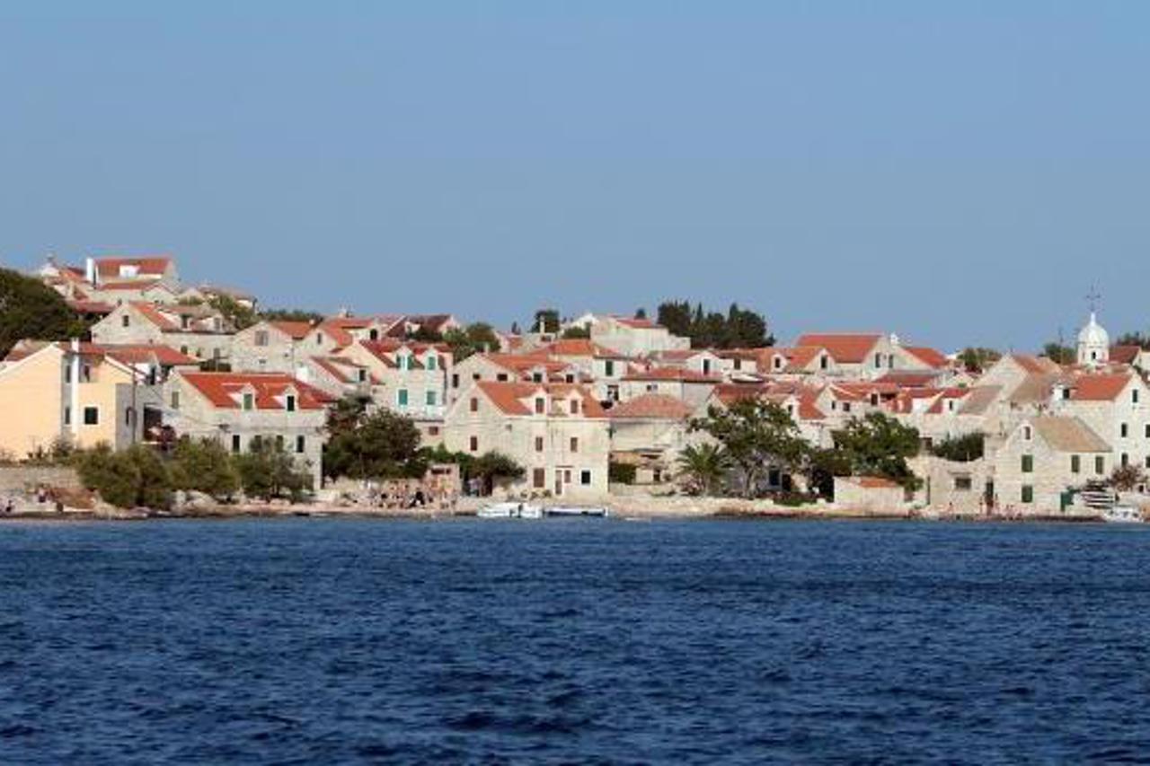 vodice, more, nekretnine