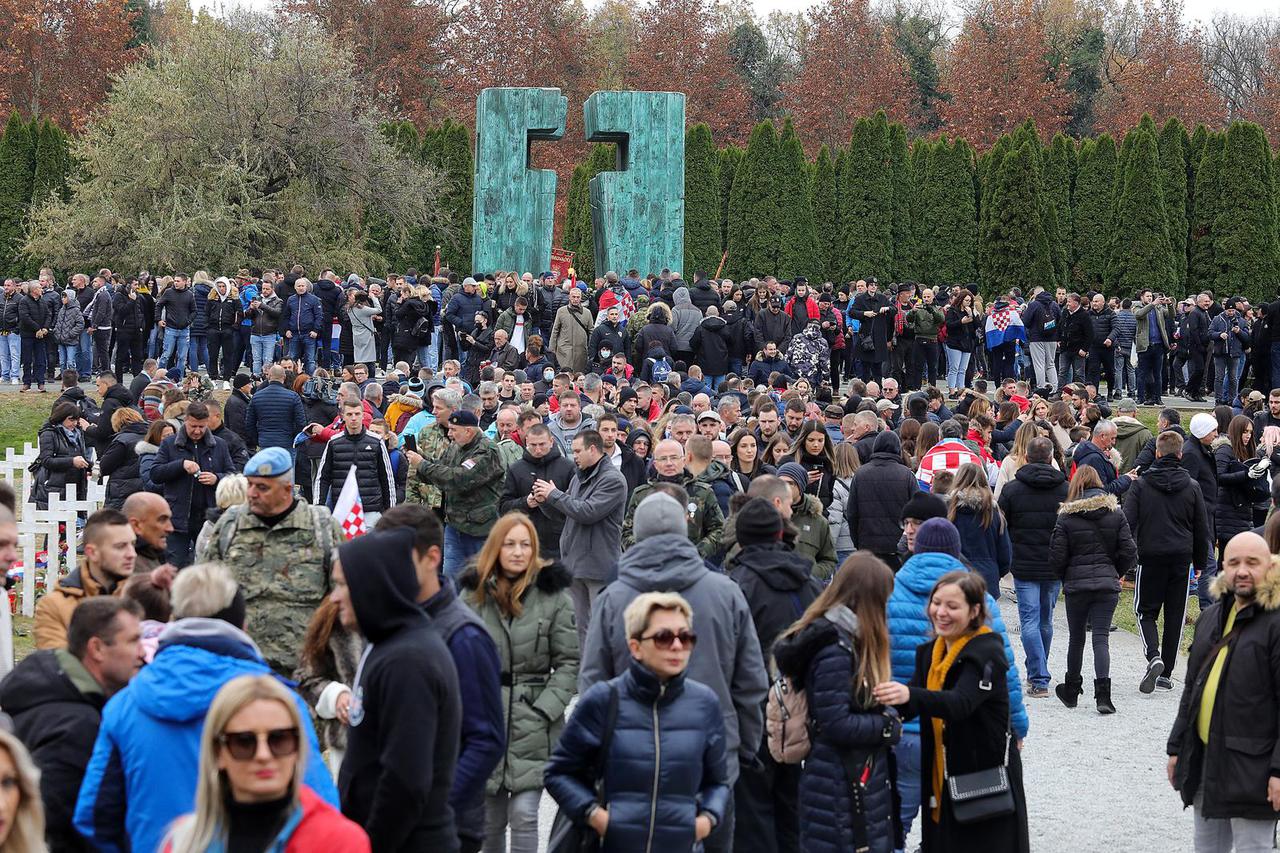 Na Memorijalnom groblju  odana počast žrtvama Vukovara