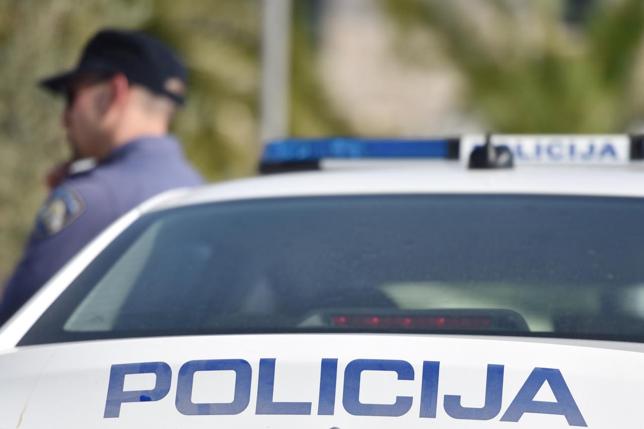 Ilsutarcija/policija