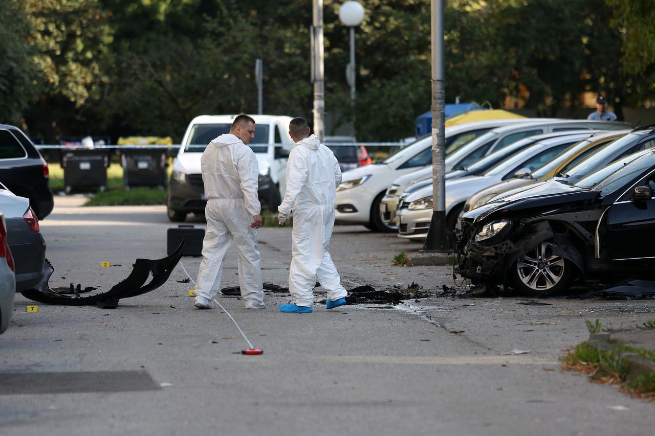 Policijski očevid na mjestu gdje je eksplodirao automobil u Dugavama