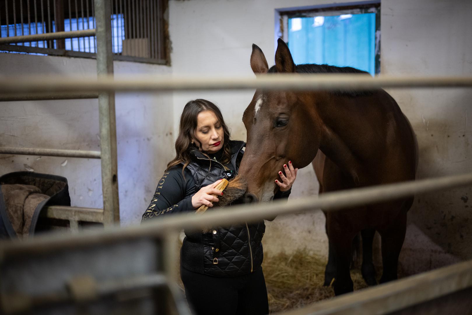 Na prvoj konferenciji za medije, na kojoj je najavila svoju kandidaturu, izazvala je pažnju izjavom da se "kobila utrkuje s kornjačama".