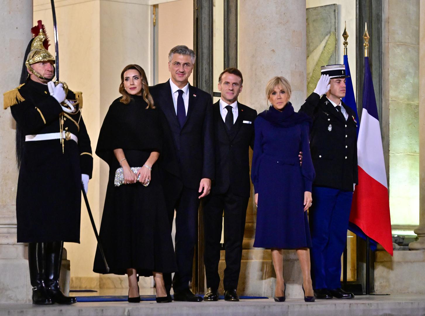 Hrvatski premijer Andrej Plenković i njegova supruga Ana Maslać Plenković sinoć su večerali u društvu francuskog premijera Emmanuela Macrona i njegove supruge Brigitte. 
