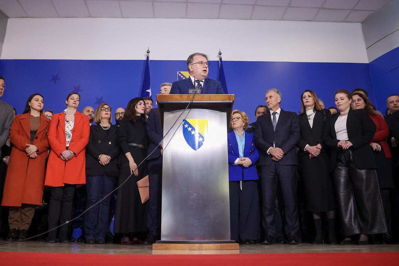 Sarajevo: Konferencija za medije čelnika Trojke povodom odluke EU da odobri početak pregovora o članstvu BiH u Europskoj uniji