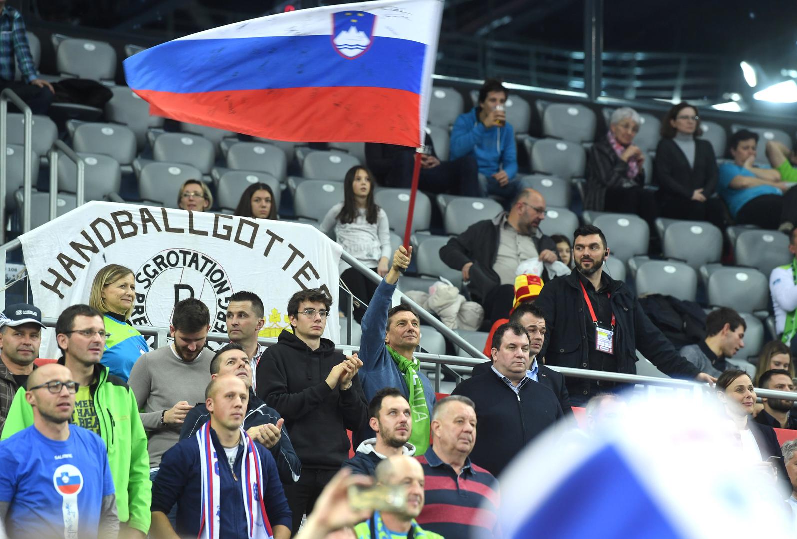 Rukometna reprezentacija Slovenije svladala je Crnu Goru sa 28:19 i prošla u drugi krug Europskog prvenstva