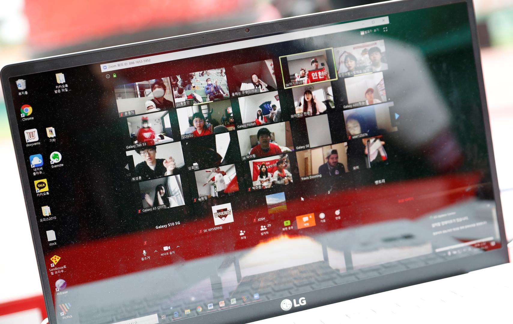 KBO Regular season - SK Wyverns v Hanwha Eagles Baseball - KBO Regular season - SK Wyverns v Hanwha Eagles - Munhak Baseball Stadium, Incheon, South Korea - May 5, 2020    SK Wyverns fans follow the game online, despite most sports being cancelled around the world the local league starts behind closed doors due to the spread of the coronavirus disease (COVID-19)   REUTERS/Kim Hong-Ji KIM HONG-JI