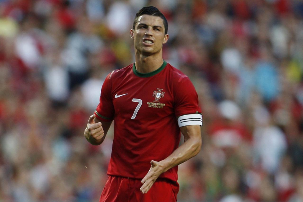'Portugal\'s Cristiano Ronaldo gestures during their international friendly soccer match against Turkey at Luz stadium in Lisbon June 2, 2012.   REUTERS/Marcos Borga    (PORTUGAL - Tags: SPORT SOCCER)