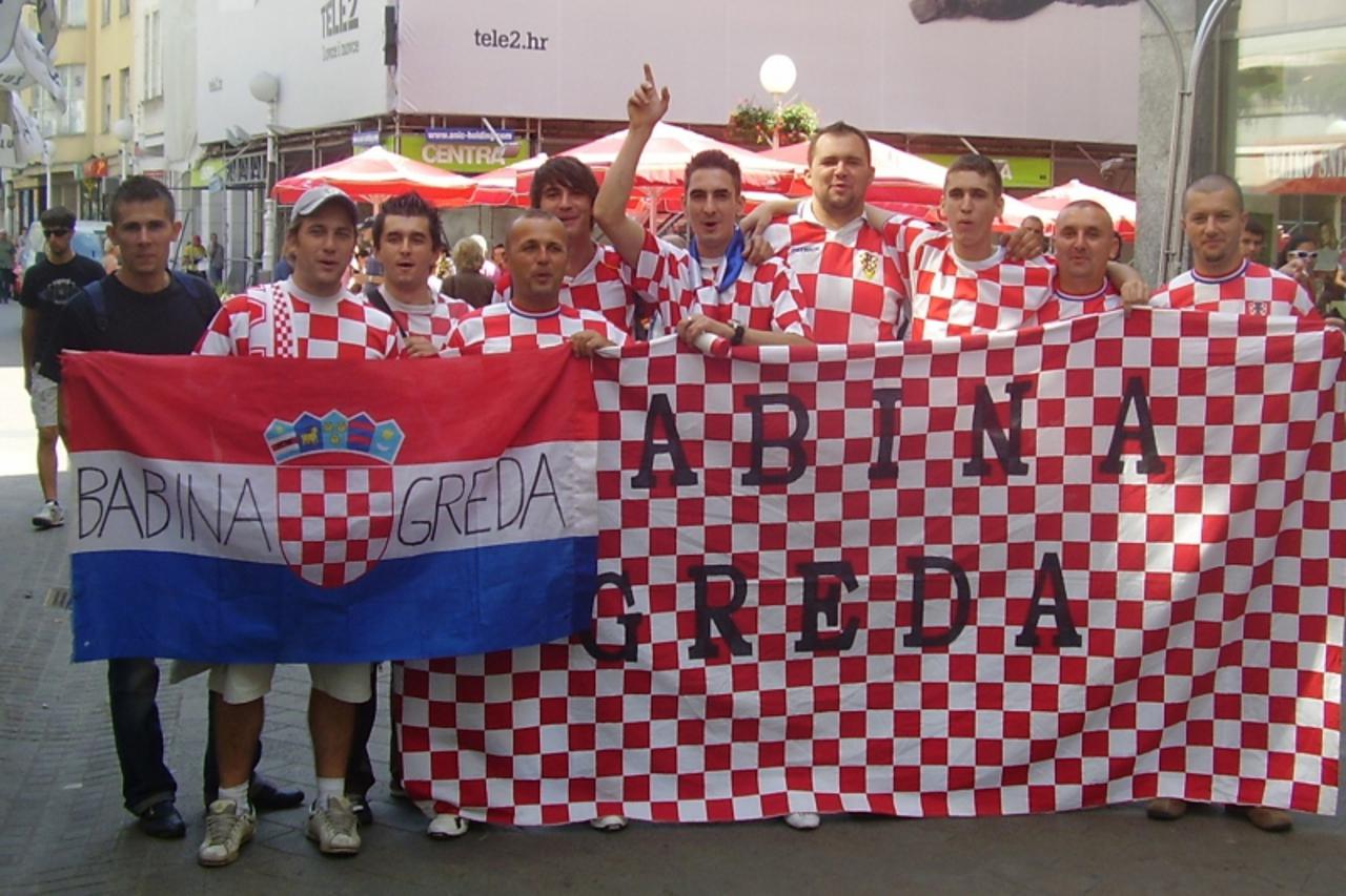 \'SPORT. 07.12.2011. VUKOVAR - navijaci hrvatske nogometne reprezentacije iz Babine Grede medju kojima je i vecina igraca NK Sokadija Branimir Bradaric/Vecernji list\'